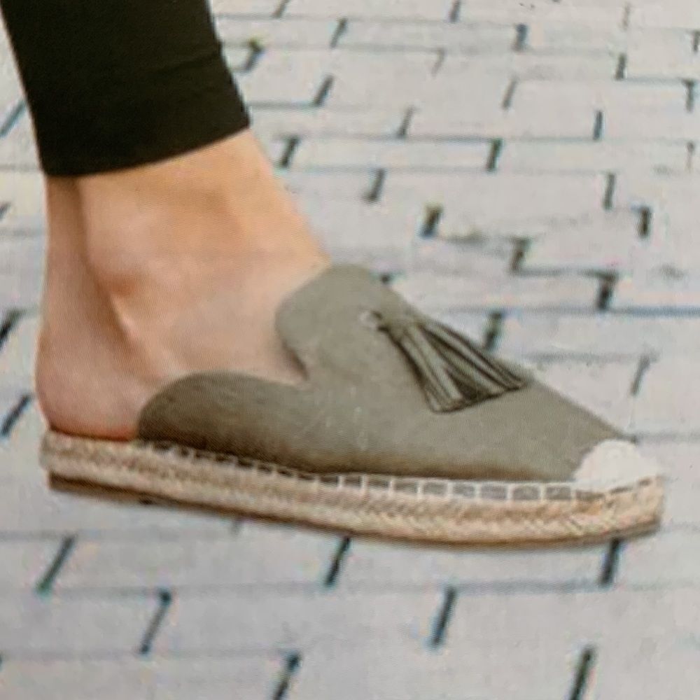 NWT Flat Mules Espadrilles with tassels, 1/2” platform slide flats size 7